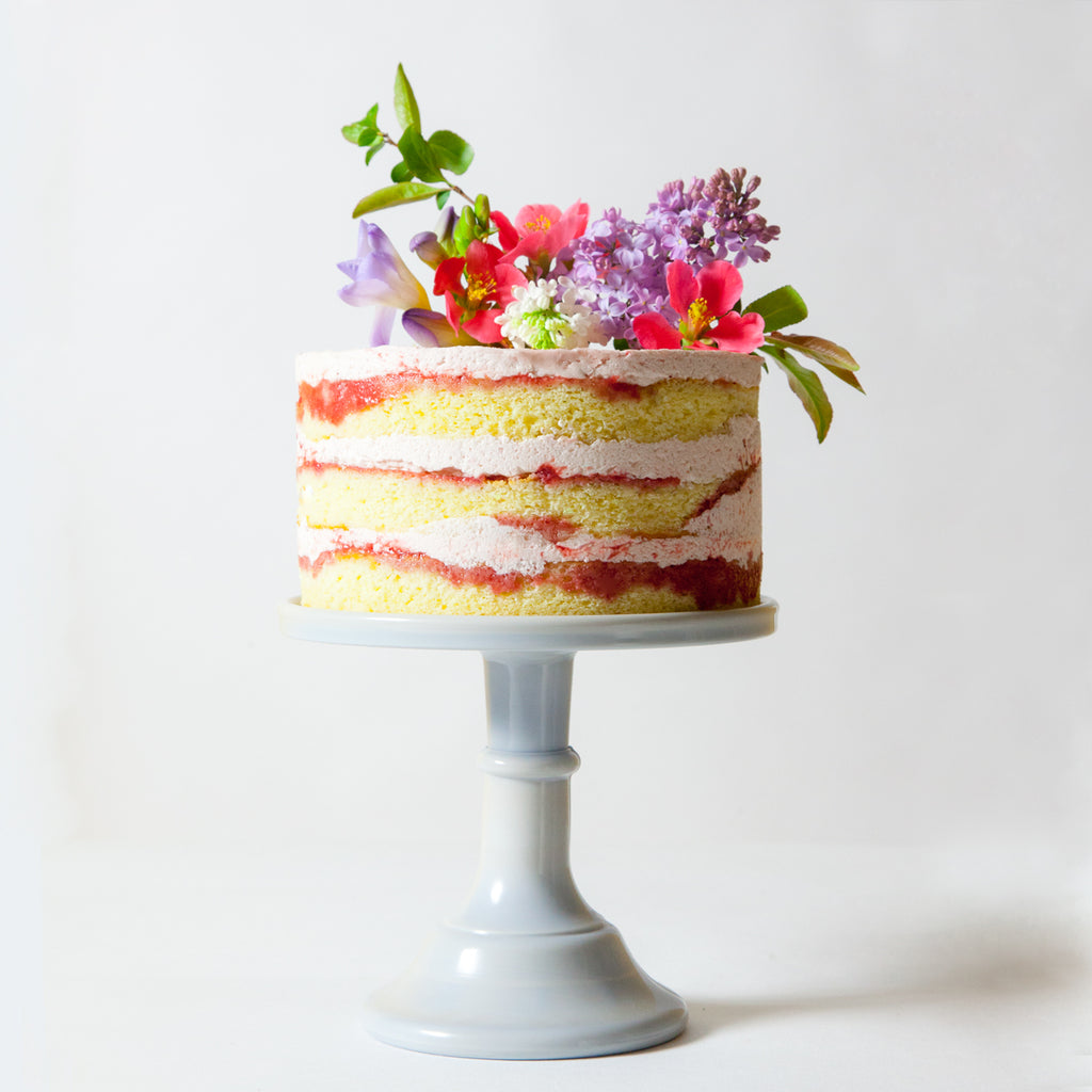 How to decorate a cake with flowers